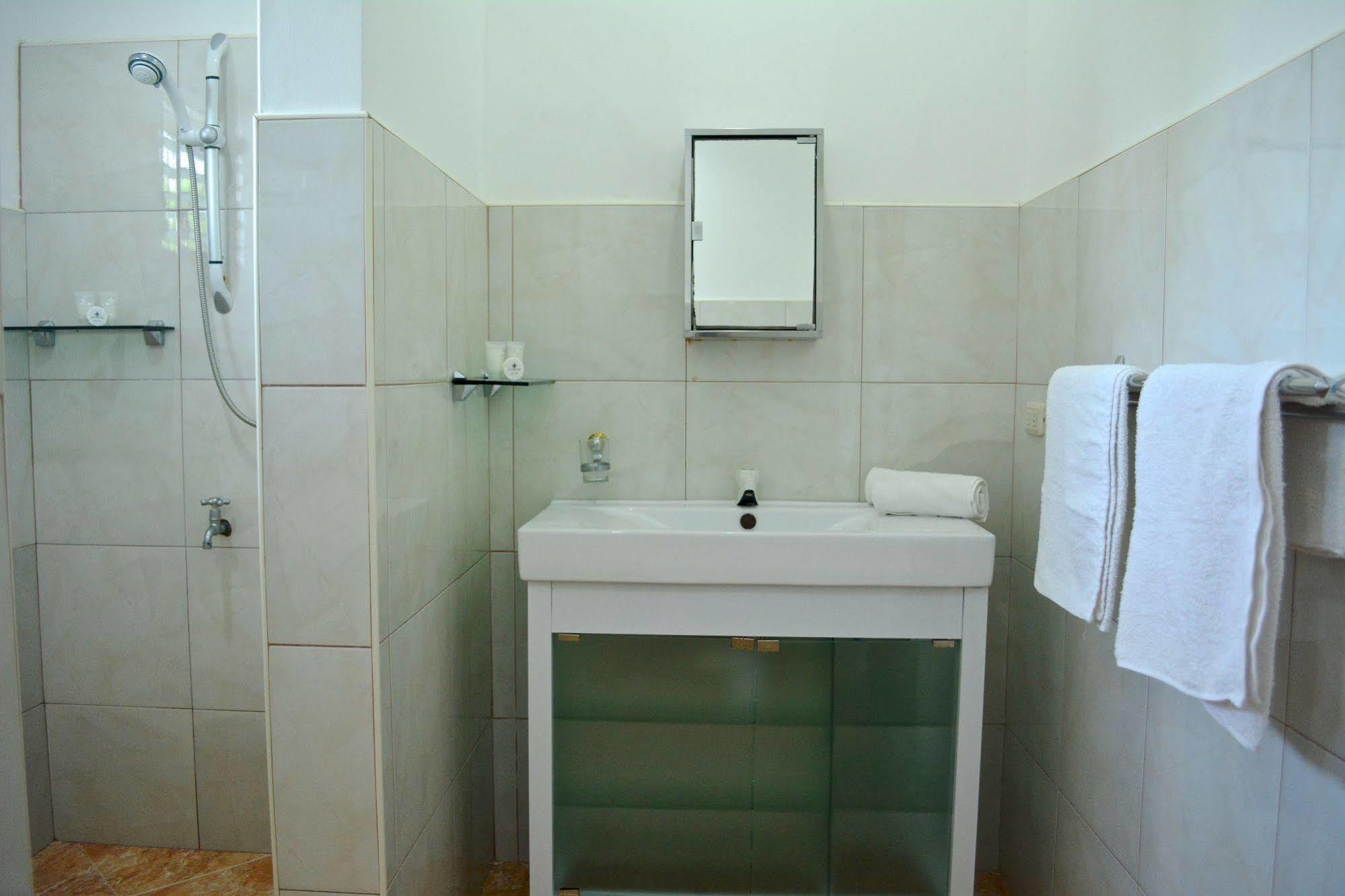 Olivia Resort Serviced Apartments And Bungalows Panglao Exterior foto